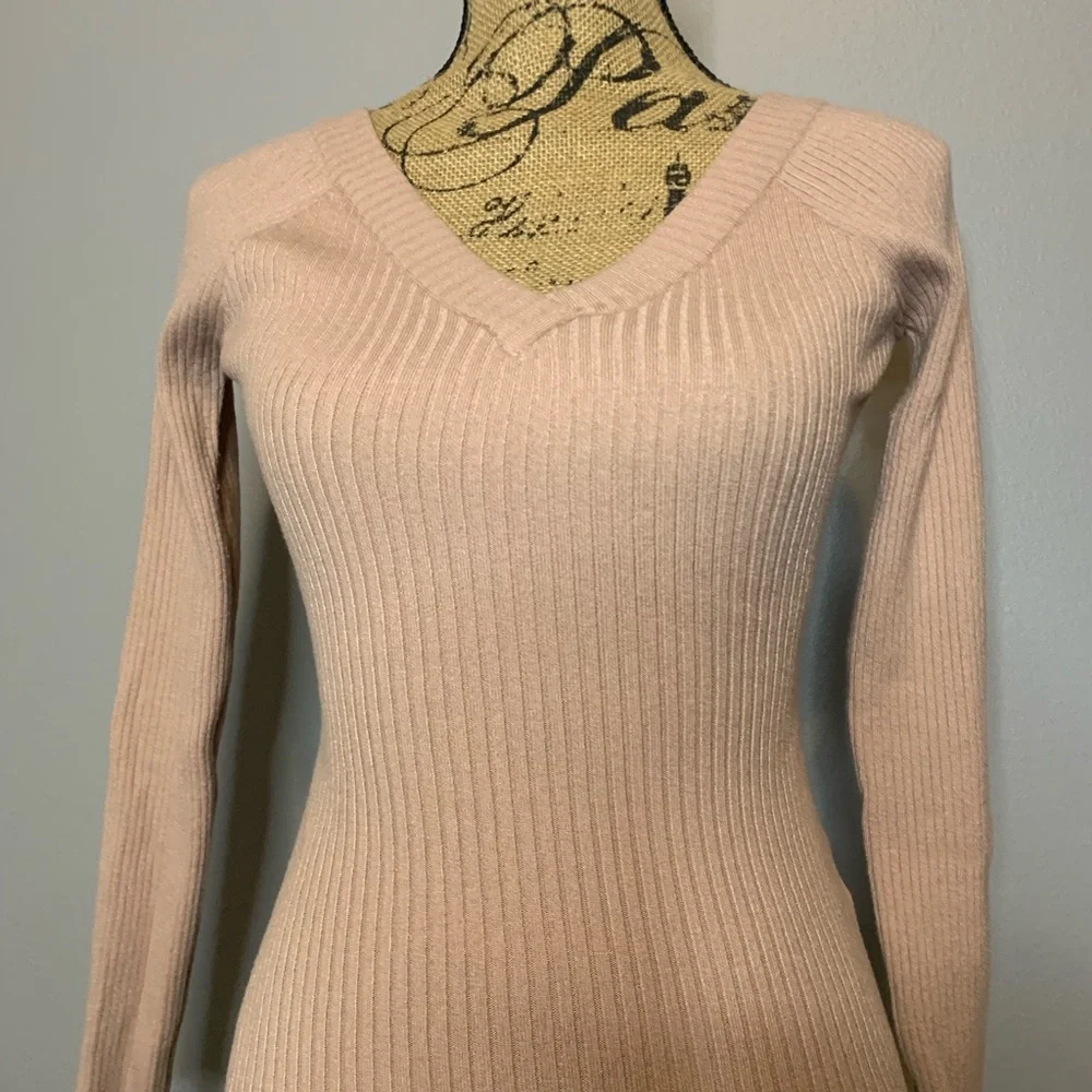 Pink Ribbed V-Neck Sweater - Picture 2 of 7